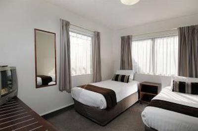 фото отеля The Surrey Hotel