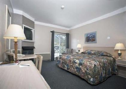 фото отеля Econo Lodge Canmore