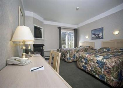 фото отеля Econo Lodge Canmore