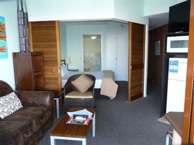 фото отеля Broadbeach Savannah Resort