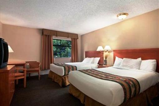 фото отеля Travelodge Hotel Chilliwack