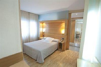 фото отеля Hotel Plaza A Coruna