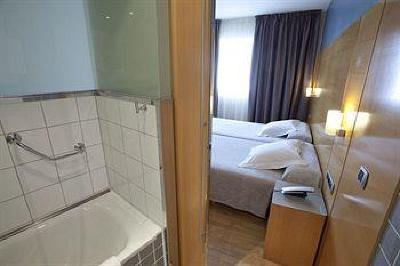 фото отеля Hotel Plaza A Coruna