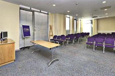 фото отеля Premier Inn Haymarket Edinburgh