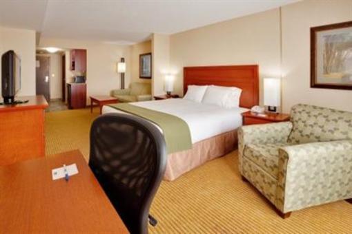 фото отеля Holiday Inn Express Hotel & Suites Bowmanville