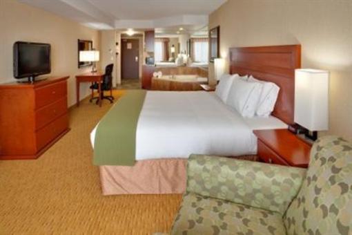 фото отеля Holiday Inn Express Hotel & Suites Bowmanville