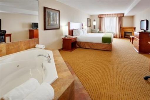 фото отеля Holiday Inn Express Hotel & Suites Bowmanville