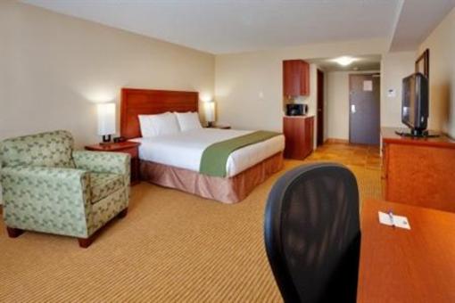 фото отеля Holiday Inn Express Hotel & Suites Bowmanville