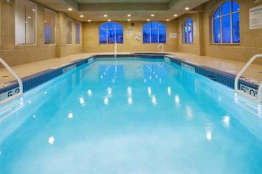 фото отеля Holiday Inn Express Hotel & Suites Bowmanville
