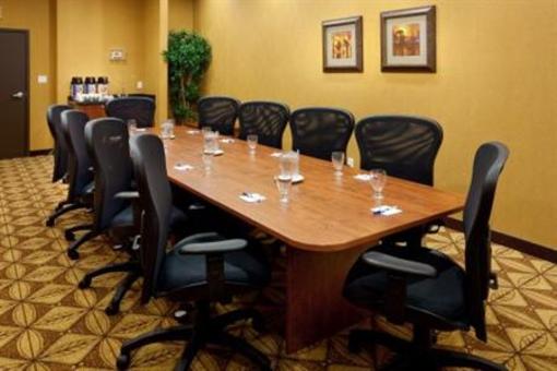 фото отеля Holiday Inn Express Hotel & Suites Bowmanville