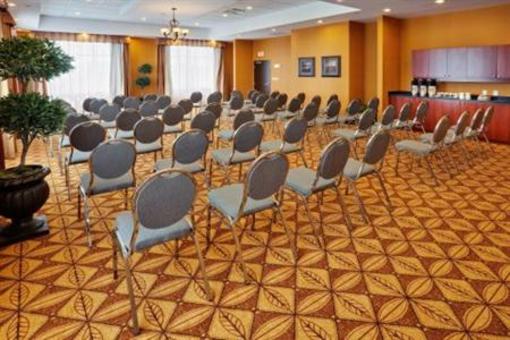 фото отеля Holiday Inn Express Hotel & Suites Bowmanville