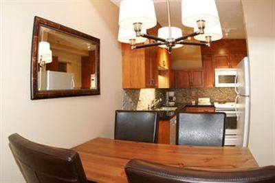 фото отеля Glacier Lodge & Suites