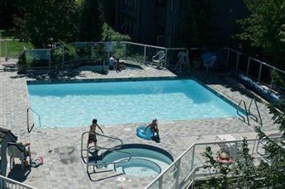 фото отеля Glacier Lodge & Suites