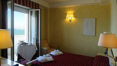 фото отеля Hotel Imperial Beach