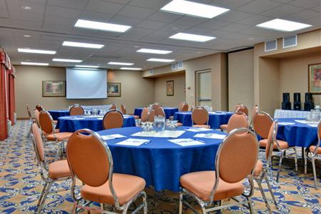 фото отеля Holiday Inn Express Saskatoon