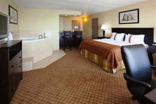фото отеля Holiday Inn Detroit Lakes