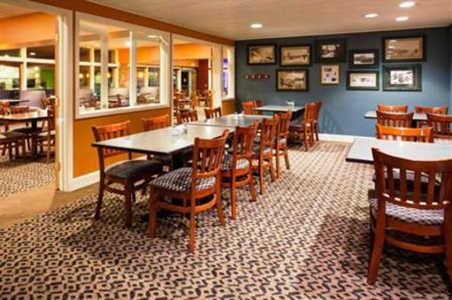 фото отеля Holiday Inn Detroit Lakes