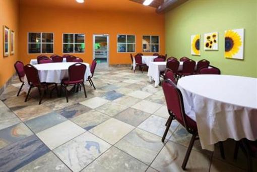 фото отеля Holiday Inn Detroit Lakes