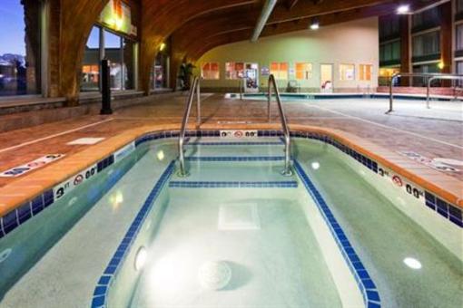 фото отеля Holiday Inn Detroit Lakes