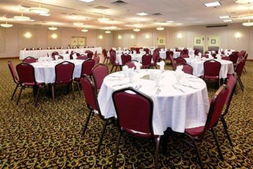 фото отеля Holiday Inn Detroit Lakes