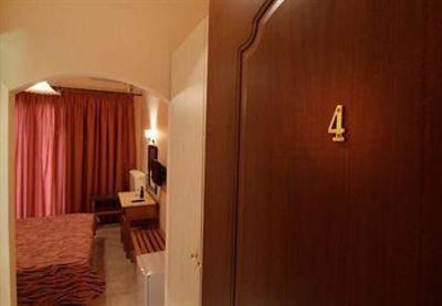 фото отеля Hotel Varonos