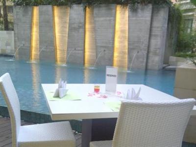 фото отеля Grand Whiz Hotel Kelapa Gading