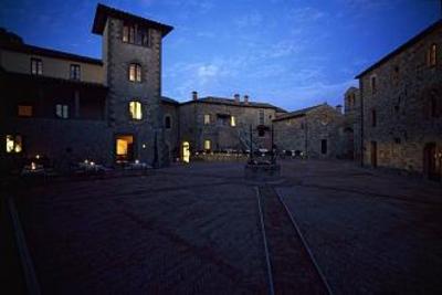 фото отеля Castel Monastero Hotel Castelnuovo Berardenga