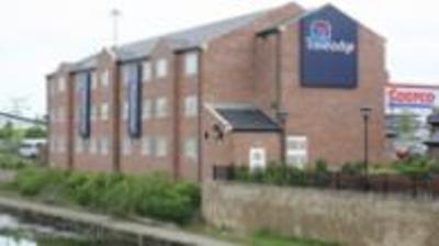 фото отеля Travelodge Oldham