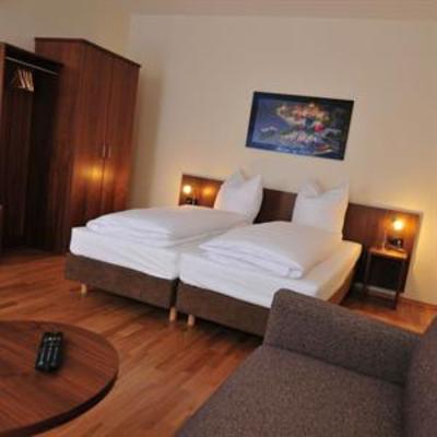 фото отеля Hotel Sonne Neuburg am Rhein