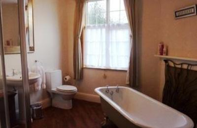 фото отеля Lower Drayton Farm B&B