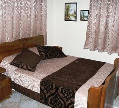 фото отеля Sirines Studios and Apartments