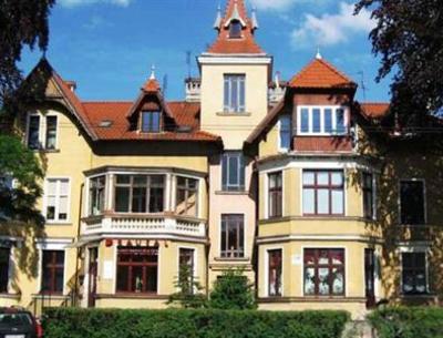 фото отеля Lunatic Hostel