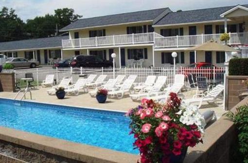 фото отеля Footbridge Beach Motel