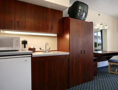 фото отеля Microtel Inn & Suites Admiral Place