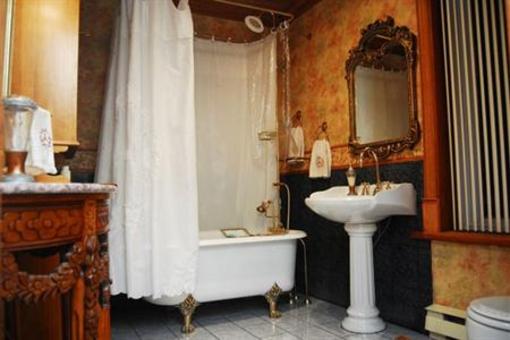 фото отеля Au Petit Chateau
