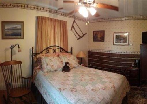 фото отеля The Young House Bed and Breakfast