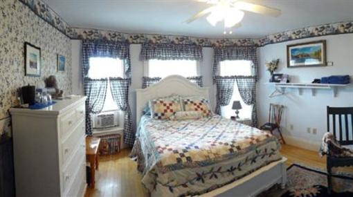фото отеля The Young House Bed and Breakfast