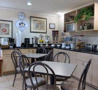 фото отеля Super 8 Motel Saint Charles