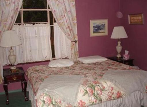 фото отеля Spirit Tree Inn Bed and Breakfast