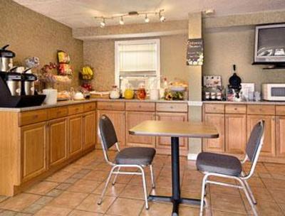 фото отеля Sturbridge Super 8 Motel