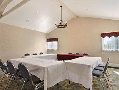 фото отеля Sturbridge Super 8 Motel