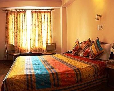 фото отеля Deepwoods Hotel Shimla