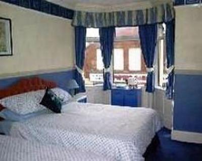 фото отеля Jollies Guest House Blackpool