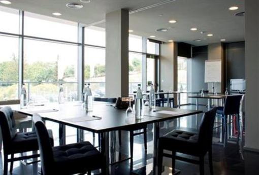 фото отеля Holiday Inn Express Lisbon Alfragide