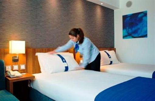 фото отеля Holiday Inn Express Lisbon Alfragide