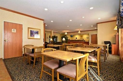 фото отеля Best Western Plus Napoleon Inn & Suites
