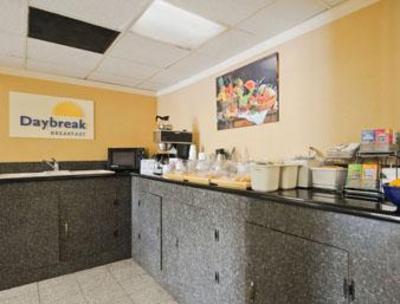 фото отеля Days Inn & Suites Montgomery