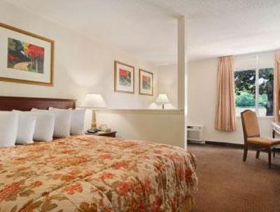 фото отеля Days Inn & Suites Montgomery