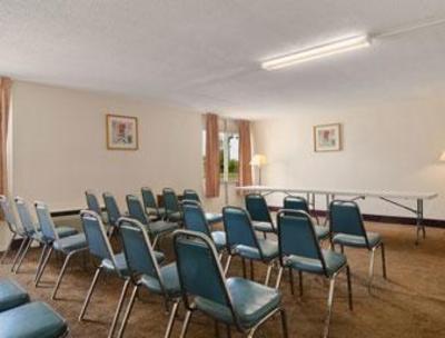 фото отеля Days Inn & Suites Montgomery