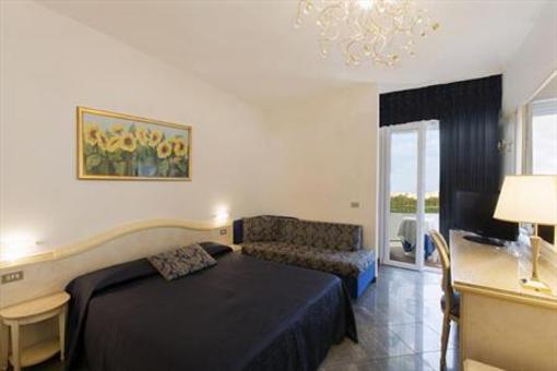 фото отеля BiondiHotels Wivien Canada Cesenatico